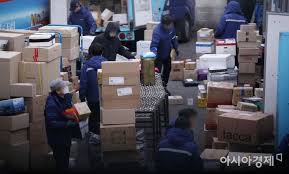이들은 대통령도 택배 노동자들의 과중한 업무를 지적하며 임시인력 투입을 지시했다. Eqiytmc 7tvnfm