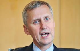 Dame Anne Begg: George Osborne's 'advice' pledge 'irresponsible'