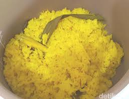 Kali ini admin coba sajikan resep. Resep Nasi Kuning Rice Cooker Yang Praktis