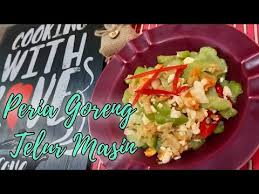 Goreng daun kari, cili dan telur masin ke dalam mentega cair. Peria Goreng Telur Masin Youtube
