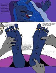 Luna feet worship