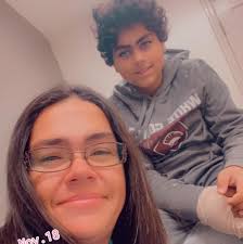 Family Helps Teenage Girls After Car Crash in Red Boiling Springs, Tennessee