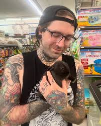 Frank Lindeman's Instagram, Twitter & Facebook