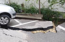 아무것도 없는 평원에 생긴 이 구덩이는 지하에 쌓인 메탄가스가 분출하면서 암석과 얼음을 날려보내 만들어진 것이라고 미국 cnn 등 외신이 17일 (현지시간) 보도했다. ì„œìš¸ ê°€ì‚°ë™ ëŒ€í˜• ì‹±í¬í™€ ë°œìƒ ì•„íŒŒíŠ¸ë„ ê¸°ìš¸ì–´ ë°œìƒ ì›ì¸ì€ ì•„ì£¼ê²½ì œ