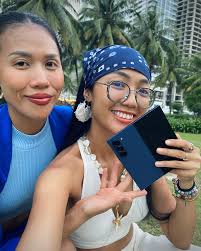 💙A bustling day with the Samsung Galaxy Z Fold6! @samsung_vietnam #Samsung  #GalaxyZFold6 #TechLife #linhsepgo #galaxyai