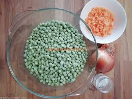 Jun 21, 2021 · scola i piselli, versali nella padella con il cipollotto rosolato, aggiungi una spolverata di pepe e sale se necessario lascia insaporire per qualche minuto trasferisci i piselli nel bicchiere del mixer con un cucchiaio di tahin, menta, succo di limone e olio. Piselli In Padella Pepe Cannella By Monic