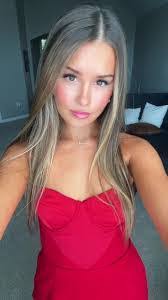 Courtney Grabowski's Instagram, Twitter & Facebook