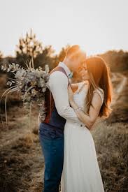Hochzeit Brautshooting Sonnenuntergang Kleid Aus Spitze Hochzeitsfotograf Dresden Photoshootin Hochzeitsfoto Idee Hochzeitsfotografie Hochzeit Wald