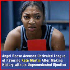 Yet you fake fans want her in front. That's a heavy load to carry but hey,  go for it and destroy her career.  🤷🏿‍♂️🤷🏿‍♂️🤷🏿‍♂️🤷🏿‍♂️🤷🏿‍♂️🤷🏿‍♂️🤷🏿‍♂️