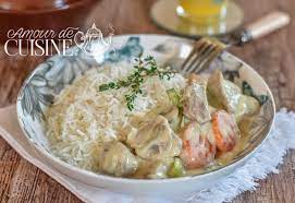 Pour la blanquette traditionnelle la viande cuit dans un bouillon de légumes (et non rissolé) lié crémé en fin de cuisson ……. Blanquette De Veau Sans Vin Amour De Cuisine
