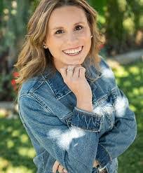 Lucinda Erickson's Instagram, Twitter & Facebook