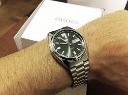 Ini ciri jam tangan yang original dan garansi yang dapat diberikan. Harga Jam Tangan Seiko 5 Automatic Terbaru Juli 2021 Harga Jam Terbaru 2020