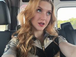 missing tour, missing my cowgirls, missing gia (our van lol) also swipe to  the end for cursed Niagara Falls ride that traumatized us haha🧡