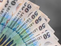 Astfel, daca in 2017, salariul minim a fost in cea mai mare parte a anului, 1450 lei, salariul minim pe economie in 2018 este de 1900 lei. Salariul Minim A Crescut De La 1 Ianuarie 2018 Cat Ia Angajatul In ManÄƒ Pe OrÄƒ Stirileprotv Ro