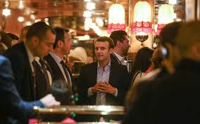 Résultat de recherche d'images pour "macron a la rotonde"