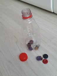 Pet Siseye Dugme Atma Etkinligi Kucuk Kas Becerileri Ve El Goz Koordinasyonu Gelismesi Icin Dugmeleri Siseye Atiy Bebek Egitim Etkinlikleri Egitim Okul Oncesi