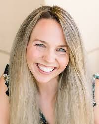 Courtney Hedges's Instagram, Twitter & Facebook