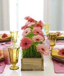 Diy Easter Table Flower Runner Of Eye Popping Gerbera Daisies Grown In A Swath Of Wheatgrass Daisy Centerpieces Spring Centerpiece Floral Table Runner