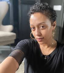 TBT How it started VS How's it going! I chopped my hair off at the  beginning of #2020! Rocked a #fro SWIPE to see the growth! #curls #natural  #naturalhair 🙌🏽