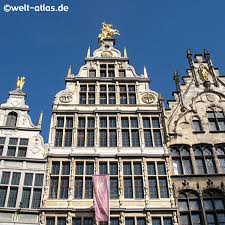 Antwerpen grundades runt år 800.genom staden flyter floden schelde. Foto Grote Markt In Antwerpen Belgien Welt Atlas De