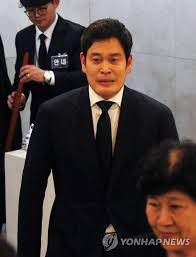 이에 힘입어 이택조가 운영하는 컨셉의 채널 을 개설했으며, 주로 아저씨의 리얼한 일상생활 컨텐츠 (그 중에서도 쿡방, 먹방)를 선보인다. ì¡°ë¬¸ ë§ˆì¹œ ì •ìš©ì§„ ì—°í•©ë‰´ìŠ¤