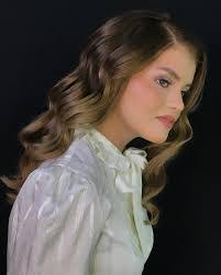 Alejandra Parada's Instagram, Twitter & Facebook