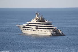 Tv host and arsenal fan piers morgan wasn't best pleased with stan kroenke's why have one yacht when you can have five mega yachts? World S Largest Superyacht Worth 350million In France Daily Mail Online