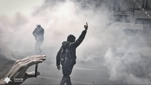 En marge de la manifestation parisienne du 1er mai (dont le cortège était censé défiler de la place de la bastille à la place d'italie sur twitter, le ministre de l'intérieur gérard collomb a «condamn(é) avec fermeté les violences et dégradations commises en marge du défilé syndical du 1er mai à paris». Paris La Grande Manifestation Du 1er Mai 2017 Youtube