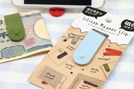 100円ショップのキャンドゥで見つけた シリコンマグネットクリップ をご紹介 自在に変形するため スマホスタンドやメモクリップとして活用できます マグネット メモ スマホスタンド