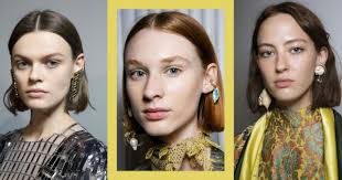 Quelle Coupe Au Carre Pour Quel Visage Marie Claire Le carré long plongeant ressemble fortement à une coupe longue et dégradée classique de face et vous permettra de vous habituer à votre nouvelle coiffure tout en ce jeu d'ombres et de lumières soulignera à merveille votre carré plongeant tout en encadrant délicatement les lignes de votre visage. quelle coupe au carre pour quel visage