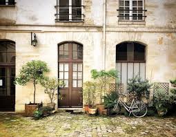In Paris For The Day I Ve Always Had A Thing About Those Inner Courtyards You Never Normally Get To See The Pla My French Country Home Courtyard Paris