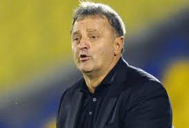 KOCHA MPYA YANGA ATANGAZWA RASMI NI (ZLATKO KRMPOTIC) Amewahi kufundisha  1)TP MAZEMBE (Congo) 2)ZESCO UNITED (zambia) 3)POLOKWANE CITY (south)  4)Royal Eagles (south) 5)APR Pia amewahi kuchukua ubingwa wa Africa akiwa  na TP