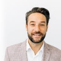 Samantha Kellogg's Instagram, Twitter & Facebook