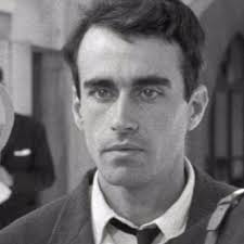 Dan Santelli (@sinyeaste)