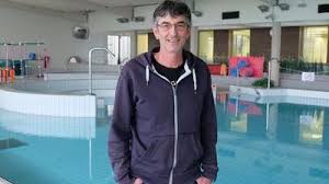 Le Maitre Nageur Est Devenu Directeur
