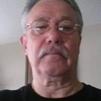 What services or classes are available at the Tellico Plains community  center?