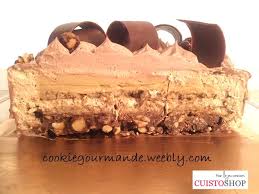 Bonjour Voici Mon Plus Beau Gateau Que J Ai Appele Le Noisettine C Est Un Tres Bon Entremets U Gateaux Et Desserts Croquant Au Chocolat Recettes Sucrees