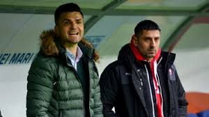 Galatasaray futbol takimi icindeki cete bratu üzerine oynuyor gibime geliyor. Ionel Danciulescu Stiri Varsta Salariu Goluri Sotie Fanatik Ro