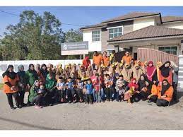 Pada tahun 2002, pembinaan rumah anak yatim darul 'izzah di temerloh telah dimulakan dan siap pada penghujung tahun 2004. Lhdn Melaka Santuni Anak Yatim
