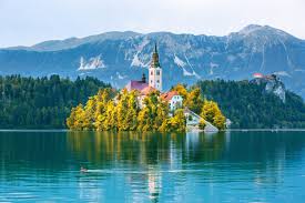 Die einzige insel sloweniens befindet sich nicht am meer, sondern? Winter Wochenende Am Bleder See 2 Tage Mit Top Unterkunft Nur 25 Urlaubstracker At