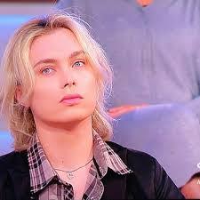 Roger Garth's Instagram, Twitter & Facebook