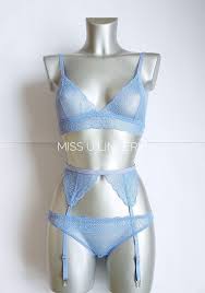 Epingle Sur Lady