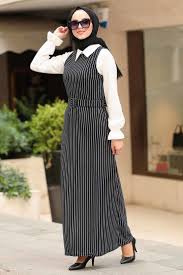 Neva Style Kemerli Siyah Tesettur Jile Elbise 10990s Tesetturisland Com Siyah Beyaz Elbiseler Elbise Islami Moda