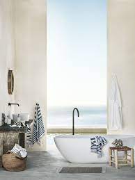 Spana In Sommaren Pa H M Home Med Medelhavskansla Och Bla Toner Bathroom Inspiration H M Home Country House Decor