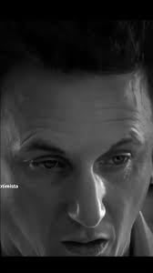 "Ser padre no es solo dar, es ser. Ser la risa en medio de la tormenta, las  manos que levantan, el corazón que abraza sin condiciones. No importa cuán  duro sea el camino, un hijo siempre recordará si ...