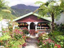 Le Circuit Des Jardins Cases Creoles Balades Reunion La Reunion Case Creole Paysage Reunion