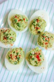 Oeufs Mimosa A L Avocat Elle Mijote Quelque Chose Recette En 2020 Recette Entree Facile Recettes De Cuisine Oeufs Mimosa Recette