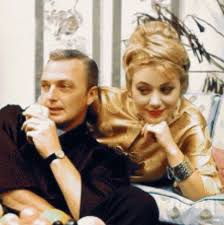 ♡ 𝓙𝓪𝓬𝓴 & 𝓢𝓱𝓲𝓻𝓵𝓮𝔂 ♡ •Jack Cassidy and his second wife, Shirley  Jones, are photographed together at their home in California, 1962. 💛 In  1955, Jack Cassidy was a relatively unknown actor