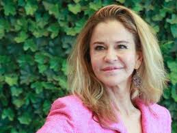 Eva Robin's, icona queer della tv, compie 64 anni: le molestie, la  carriera, gli amori