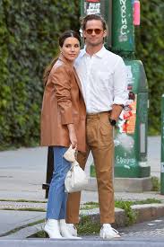 She was then linked to her chicago p.d. Sophia Bush In A Tan Blazer Heads Out For A Date Night With Grant Hughes In New York 06 16 2021 Celebsla Com
